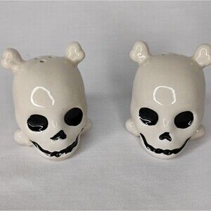Skull Cross Bones Salt / Pepper Shakers Ceramic New Cream White 3"X2"
